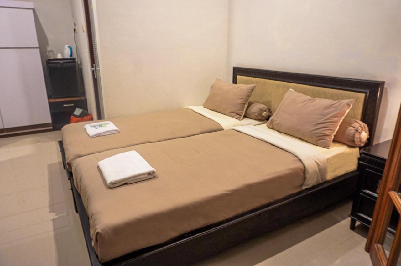 Wisma Pulau Merah Pasanggaran Ngoại thất bức ảnh