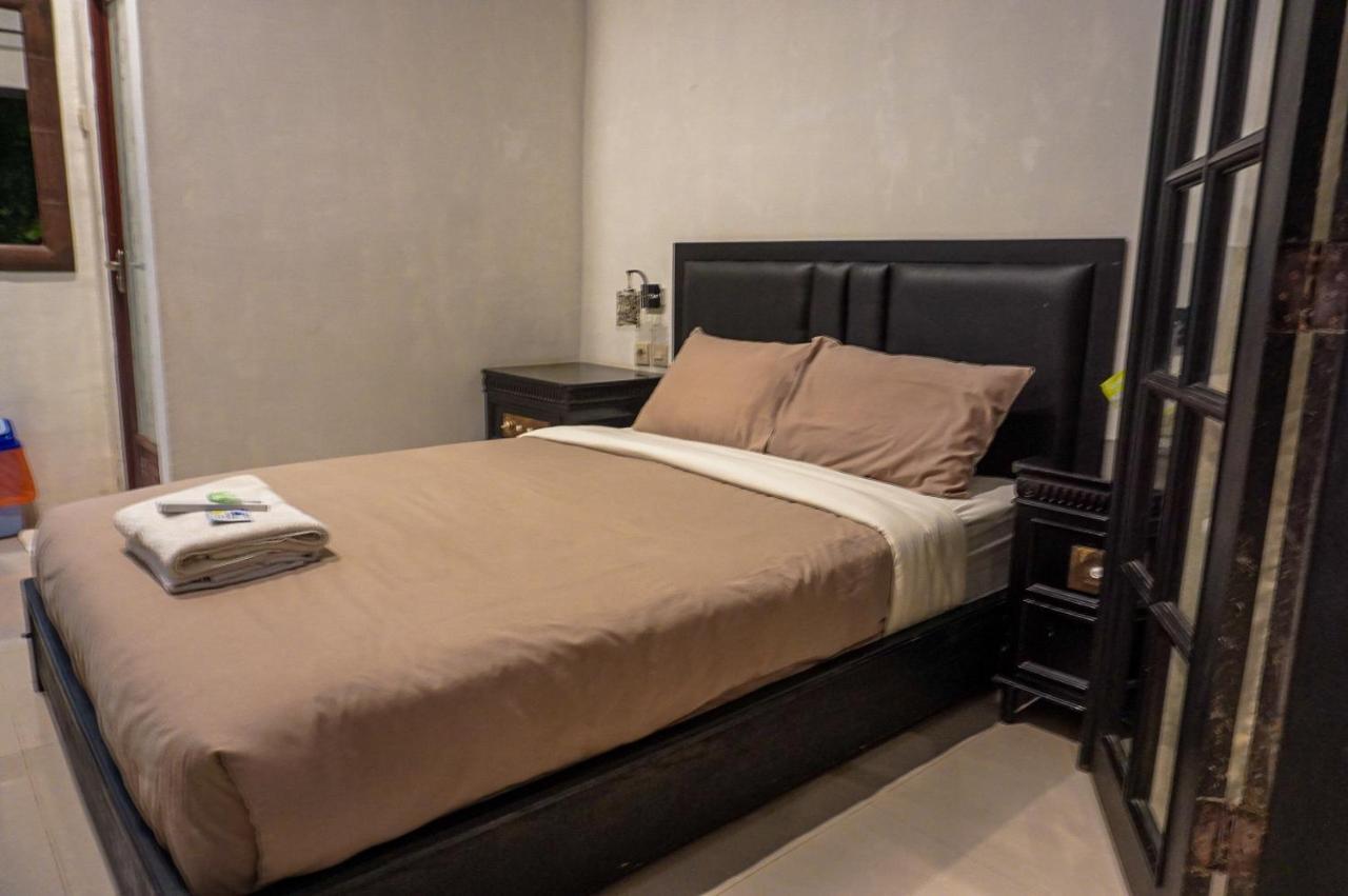 Wisma Pulau Merah Pasanggaran Ngoại thất bức ảnh